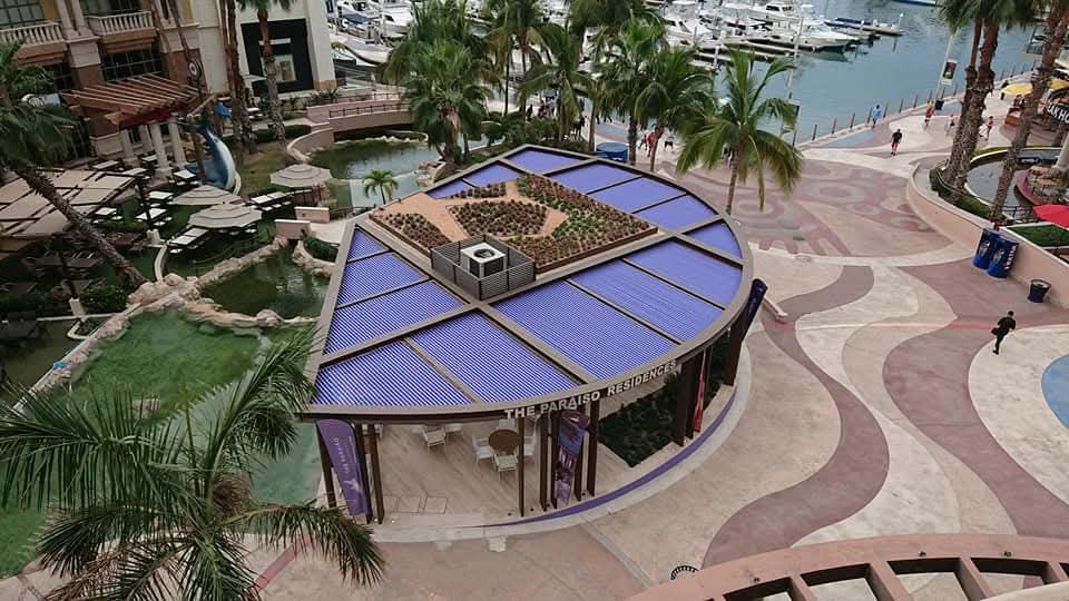 Pabellón circular con cubierta metálica en Plaza Puerto Paraíso